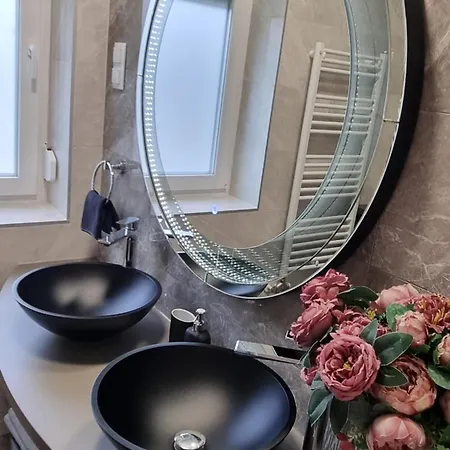 Daire Lakeside Luxury *