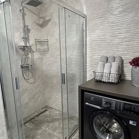Lakeside Luxury *