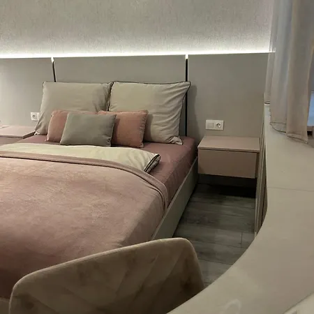 Lakeside Luxury Apartment