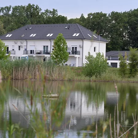 Апартаменты Lakeside Luxury *